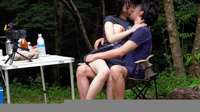 Lần đầu qua đêm với cô bạn gái khi đi cắm trại trong rừng